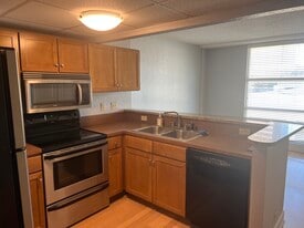 151 E Washington St, Unit 503 in Orlando, FL - Building Photo