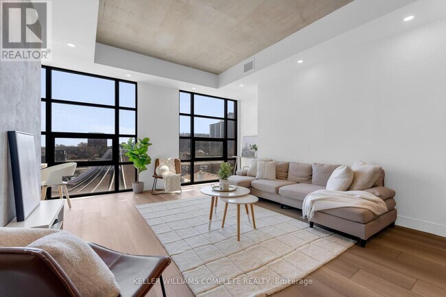 24 Augusta St in Hamilton, ON - Building Photo - Building Photo