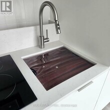 1 Fairview Rd E in Mississauga, ON - Building Photo - Building Photo