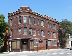 2001 N Oakley Ave in Chicago, IL - Building Photo - Primary Photo