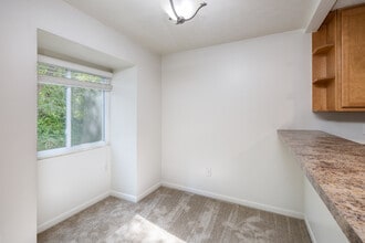 Pine Ridge in Cincinnati, OH - Foto de edificio - Interior Photo