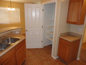 6563 E Ladonna Ln in Tucson, AZ - Foto de edificio - Building Photo