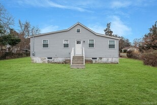 364 Dogwood Rd W in Mastic Beach, NY - Building Photo