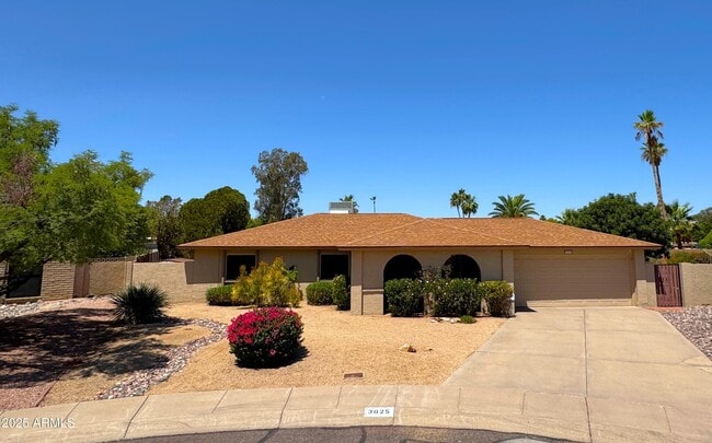 property at 3625 E Garden Dr