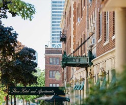 Plaza in Milwaukee, WI - Building Photo