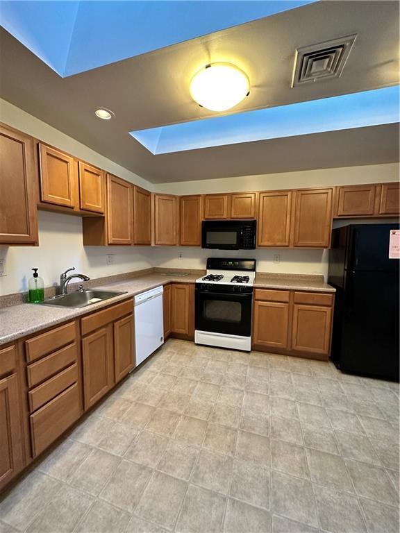 187 Red Cardinal Ct in Poughkeepsie, NY - Building Photo - Building Photo