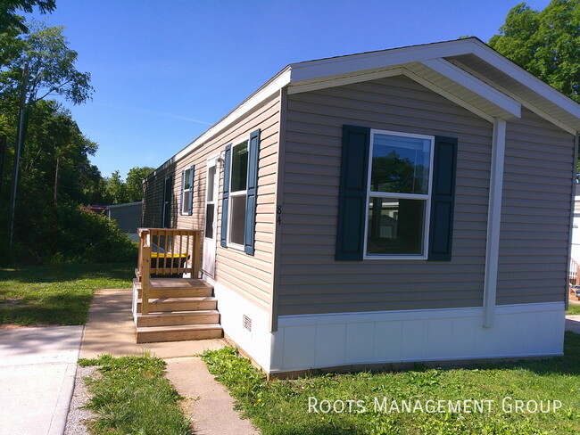 Southcrest Estates in Bloomington, IN - Foto de edificio - Building Photo