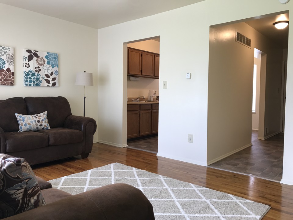 Country Way Townhomes in Saginaw, MI - Foto de edificio