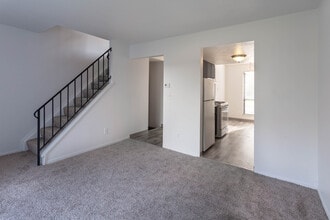 Oak Tree Village Apartments in Mt. Pleasant, MI - Building Photo - Interior Photo
