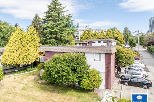 Bayview gardens in White Rock, BC - Building Photo - Building Photo