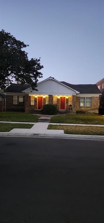 4817 Rusk St in Houston, TX - Building Photo