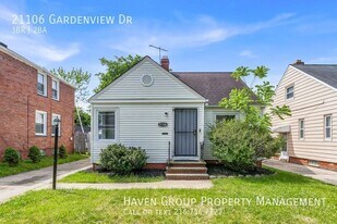 21106 Gardenview Dr in Maple Heights, OH - Building Photo