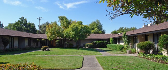 1967 Desert Cir in Walnut Creek, CA - Foto de edificio - Building Photo