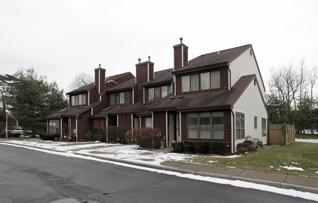 Hansens Landing in Islip, NY - Foto de edificio - Building Photo