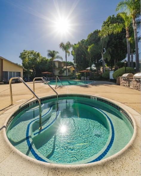 800 E Bobier Dr in Vista, CA - Foto de edificio - Building Photo