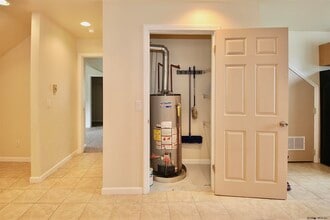 7988 Mariaville Rd, Unit 2 in Delanson, NY - Foto de edificio - Building Photo