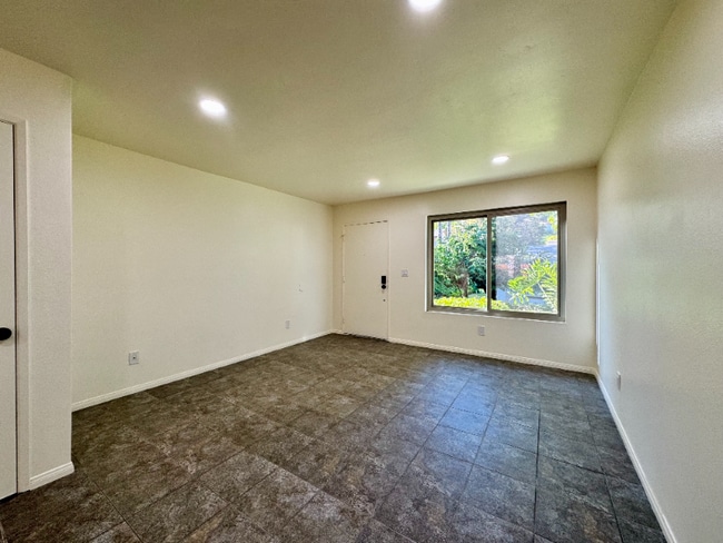 6624 Bell Bluff Ave in San Diego, CA - Foto de edificio - Building Photo