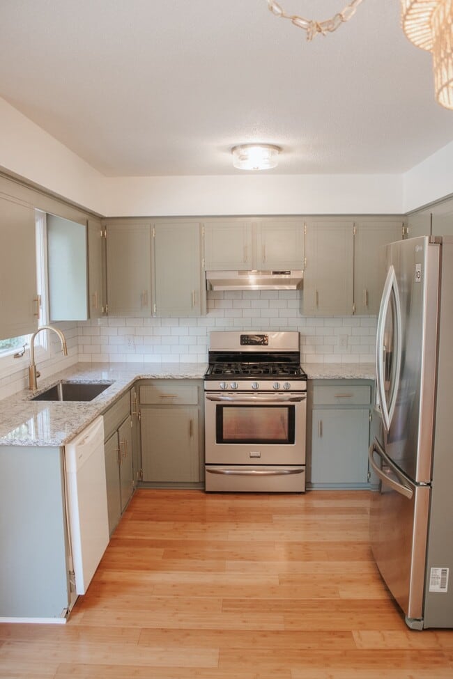 property at 3885 140th Ave