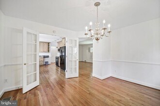 6002 Madawaska Rd in Bethesda, MD - Foto de edificio - Building Photo