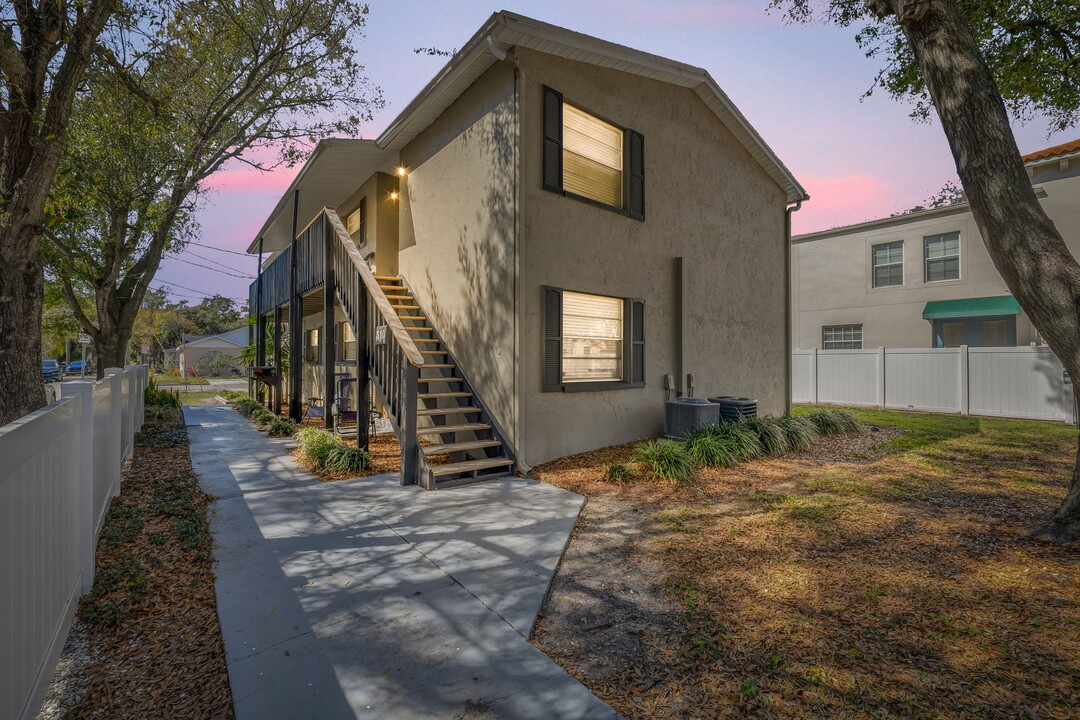 Orleans Apartments in Tampa, FL - Building Photo