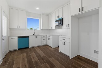 135 S Virginia St in La Porte, TX - Building Photo - Building Photo