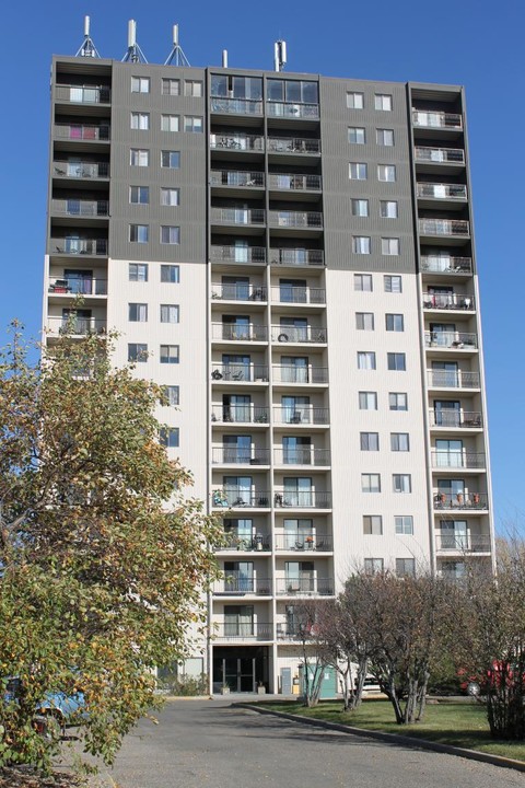 Skyline Terrace in Lethbridge, AB - Building Photo