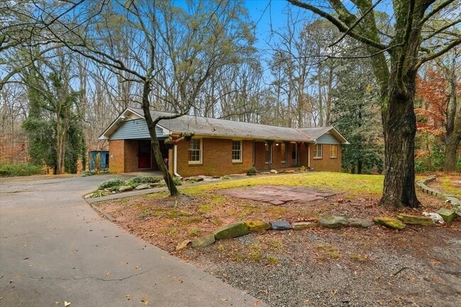 property at 8435 Campbellton Fairburn Rd