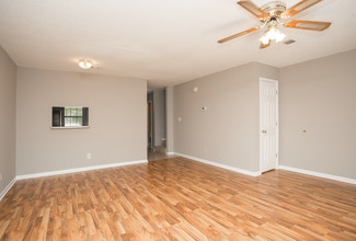 St. James Apartments in Cordele, GA - Foto de edificio - Interior Photo