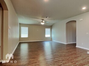8282 Phantom Fld in San Antonio, TX - Building Photo - Building Photo