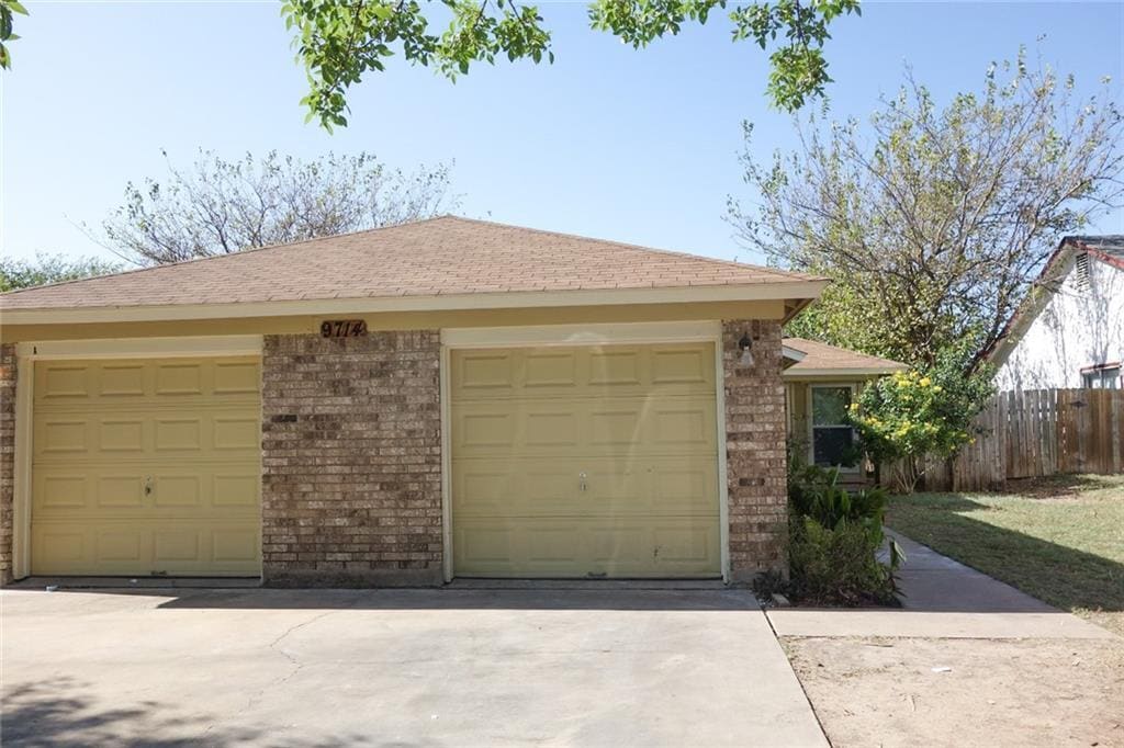 9714 Eastwend Dr in Austin, TX - Building Photo