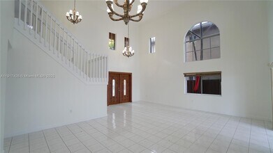 14061 SW 136th Pl in Miami, FL - Foto de edificio - Building Photo