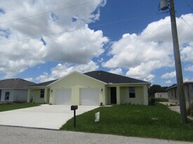 9113 Waldrep St in Port Charlotte, FL - Building Photo