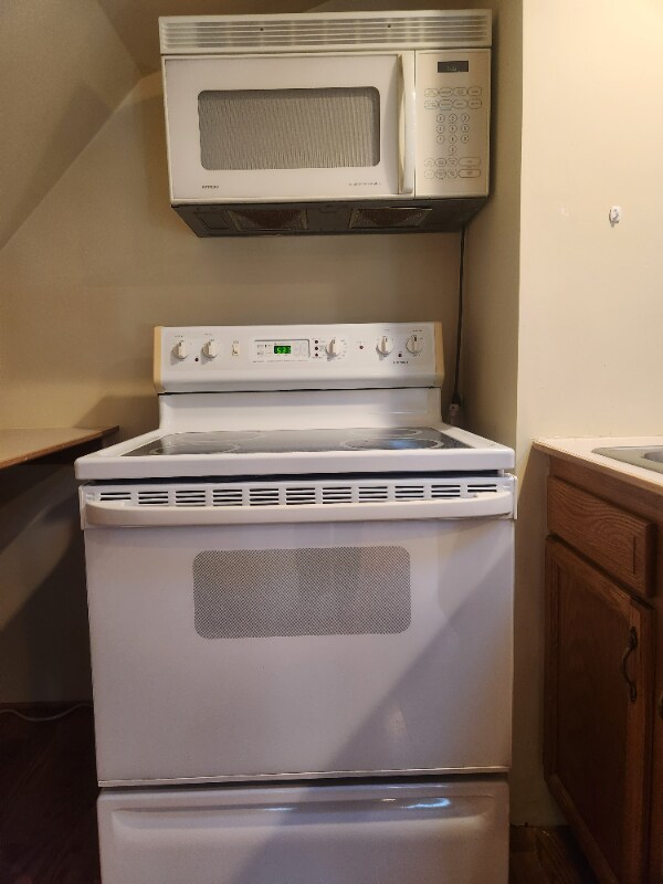 8 Winthrop Ave in Bedford, MA - Building Photo - Building Photo