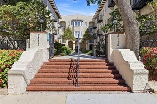 2117 W Dekle Ave in Tampa, FL - Building Photo