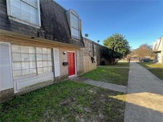 3260-3266 Kabel Dr in New Orleans, LA - Building Photo - Building Photo