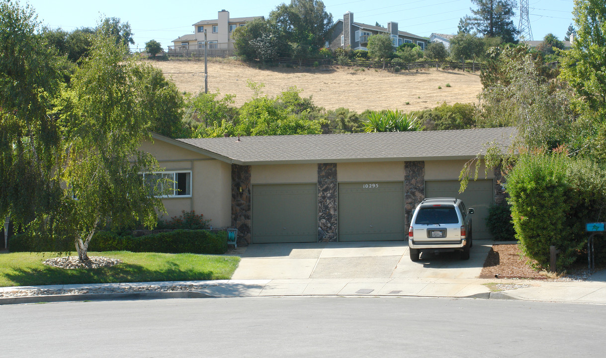 10295 El Prado Way in Cupertino, CA - Building Photo