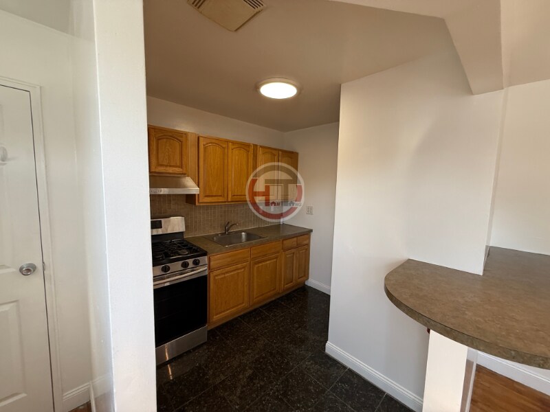 622 Logan Ave in Bronx, NY - Building Photo