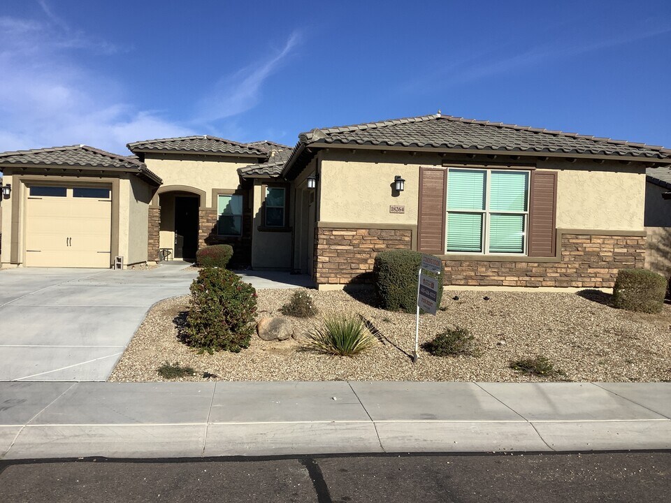 18264 W Thunderhill Pl in Goodyear, AZ - Building Photo