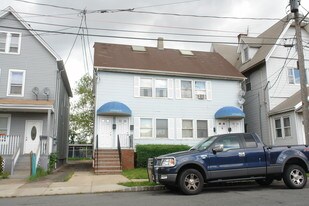 212-214 Lewis St in Perth Amboy, NJ - Building Photo