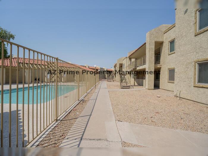 2220 W Dora St in Mesa, AZ - Building Photo