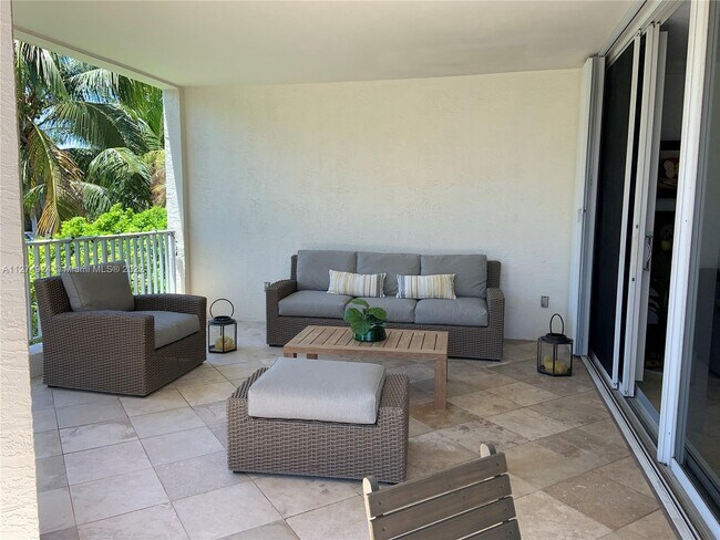 705 Crandon Blvd-Unit -206 in Key Biscayne, FL - Building Photo - Building Photo