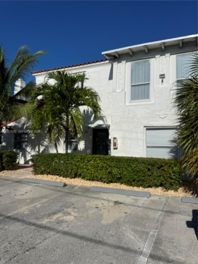 property at 2816 Pine Tree Dr