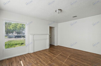 316 W Avenue D in Garland, TX - Building Photo - Building Photo