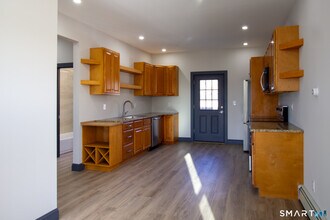 133 North St in Seymour, CT - Building Photo - Building Photo