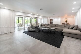 4371 Casper Ct in Hollywood, FL - Building Photo - Building Photo