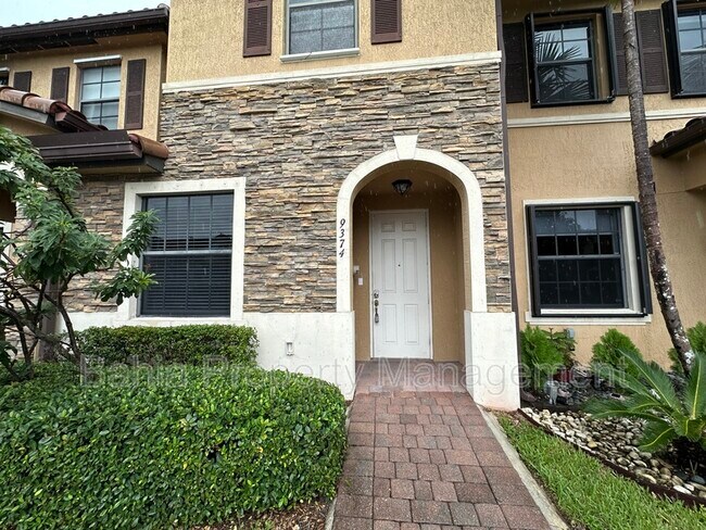 9374 W 32nd Ln in Hialeah, FL - Building Photo - Building Photo