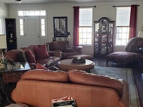 18 Peacock Wy in Princeton, NJ - Building Photo - Building Photo