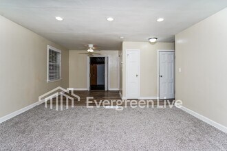 5125 W Stark St in Milwaukee, WI - Building Photo - Building Photo