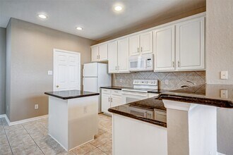 2022 Ridge Wood Ln in Sugar Land, TX - Building Photo - Building Photo