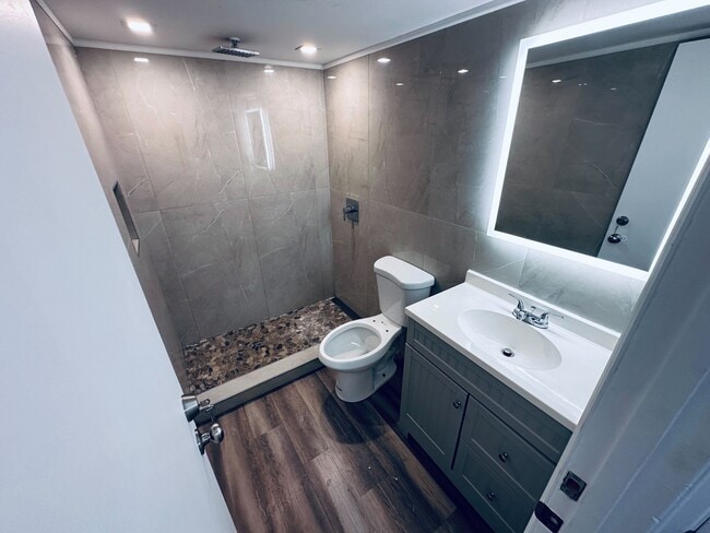 2115 Continental Blvd in Orlando, FL - Foto de edificio - Building Photo